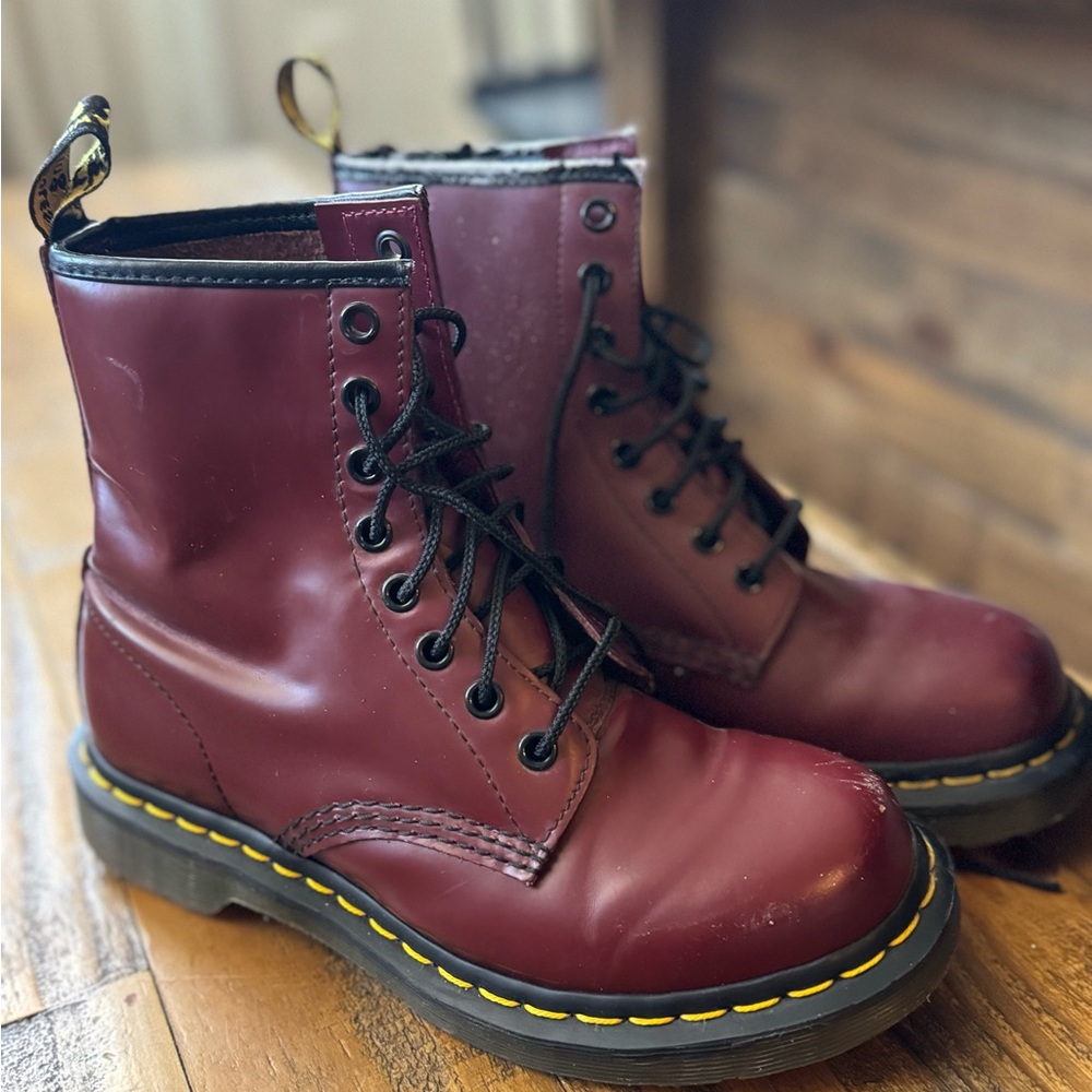 Doc Martens, burgundy 1460 smooth leather lace up boots
